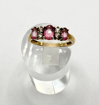 A 9 Carat Gold Pink and White Stone Dress Ring. A multi-stone dress ring crafted from 9 carat 