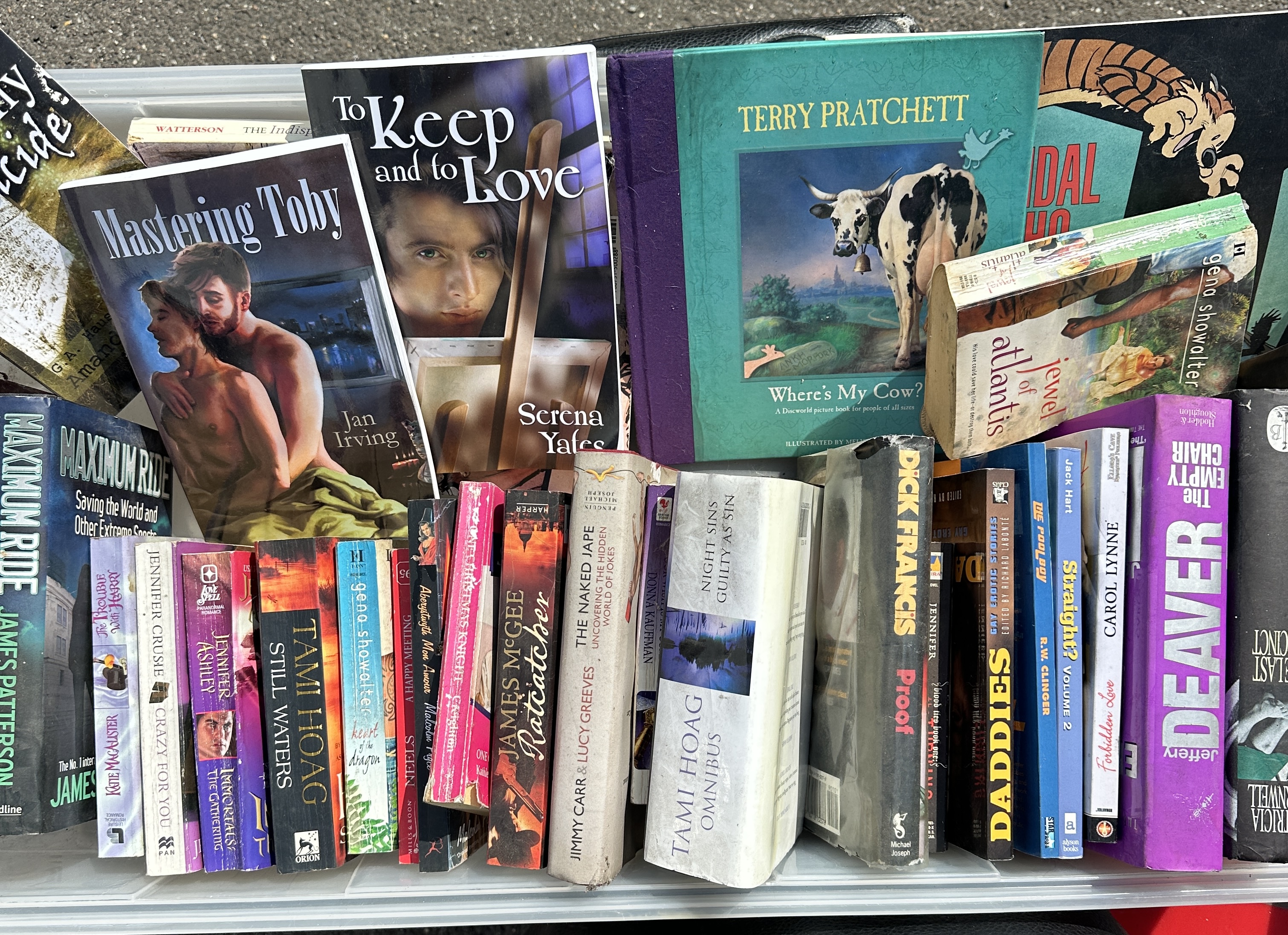 A Collection of Approximately 25 Books Including Works by Terry Pratchett and Jeffery Deaver
