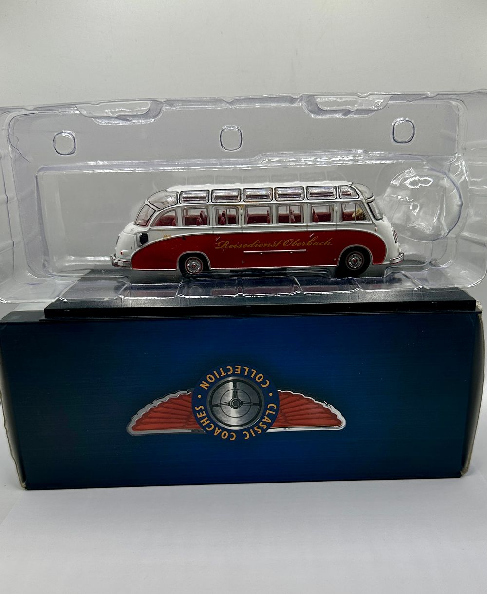 Lot 345: Atlas Editions Classic Coaches Collection Kässbohrer Setra S8 Coach