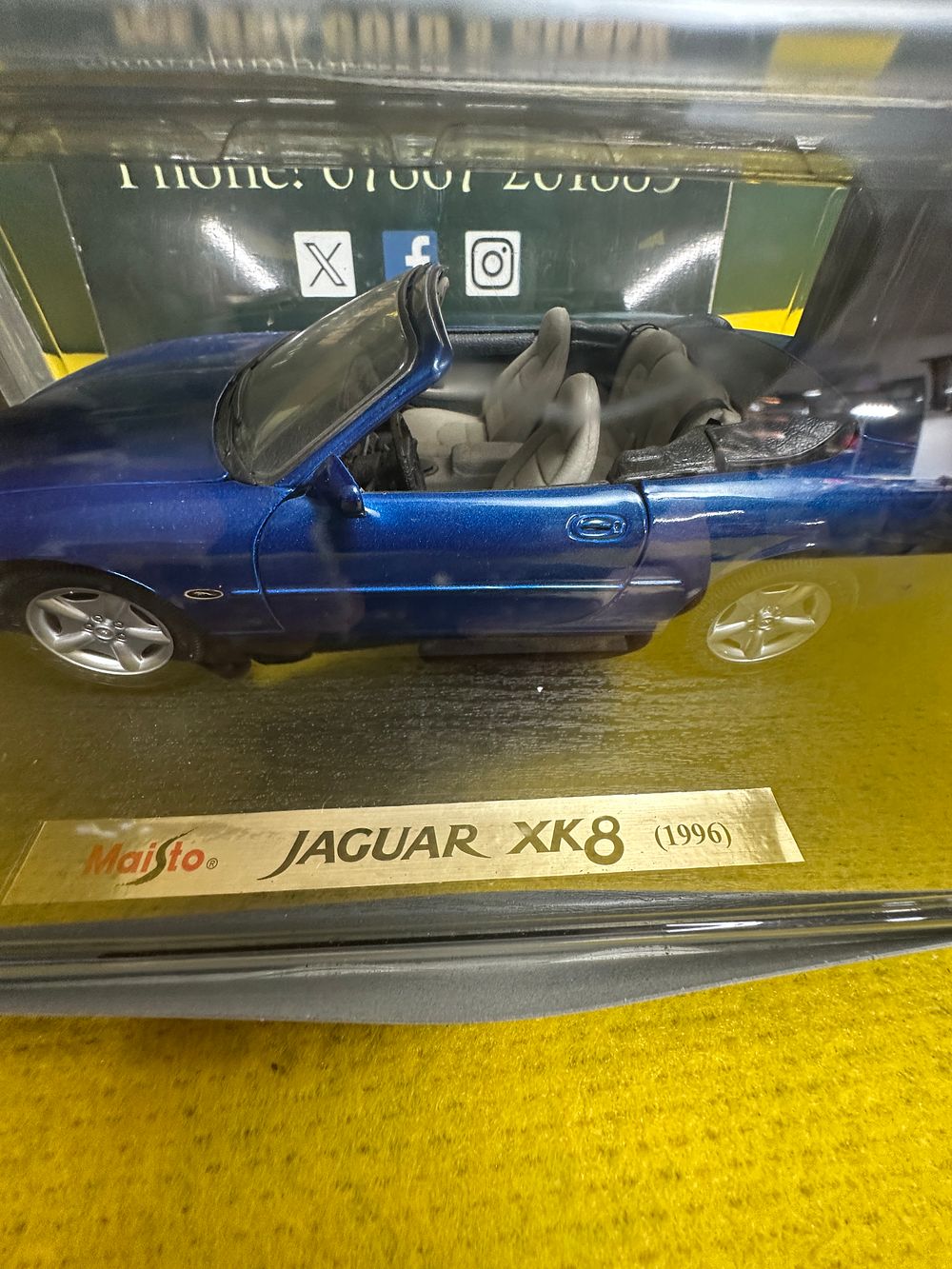 Lot 292: Maisto Special Edition 1:18 Scale 1996 Jaguar XK8 Die-cast Model Car