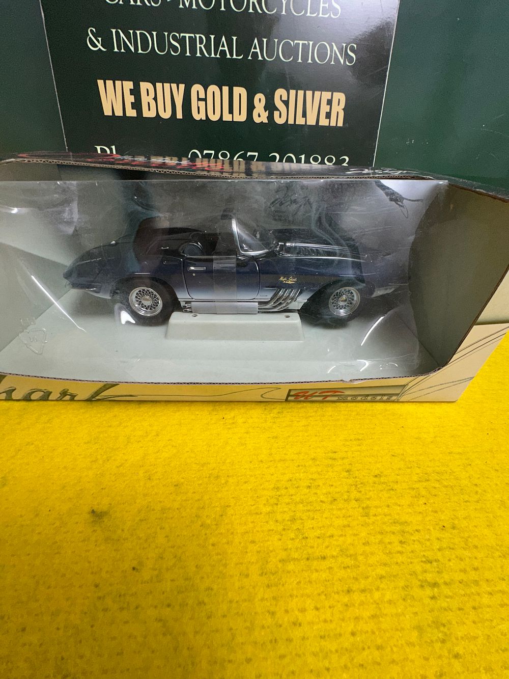 Lot 293: UT Models 1:18 Scale Chevrolet Corvette Mako Shark Concept Model Car