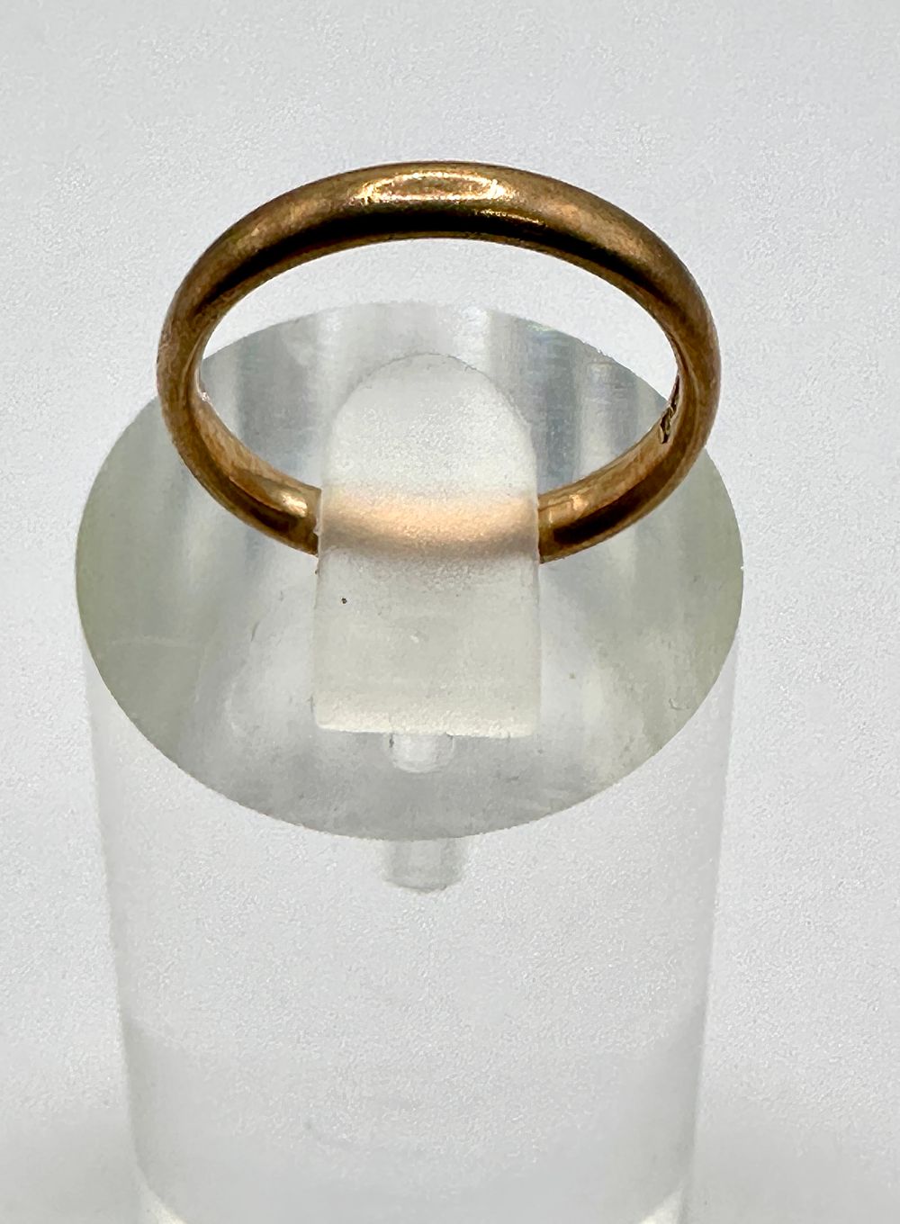 Lot 376: A Plain Gold D-Section Wedding Band