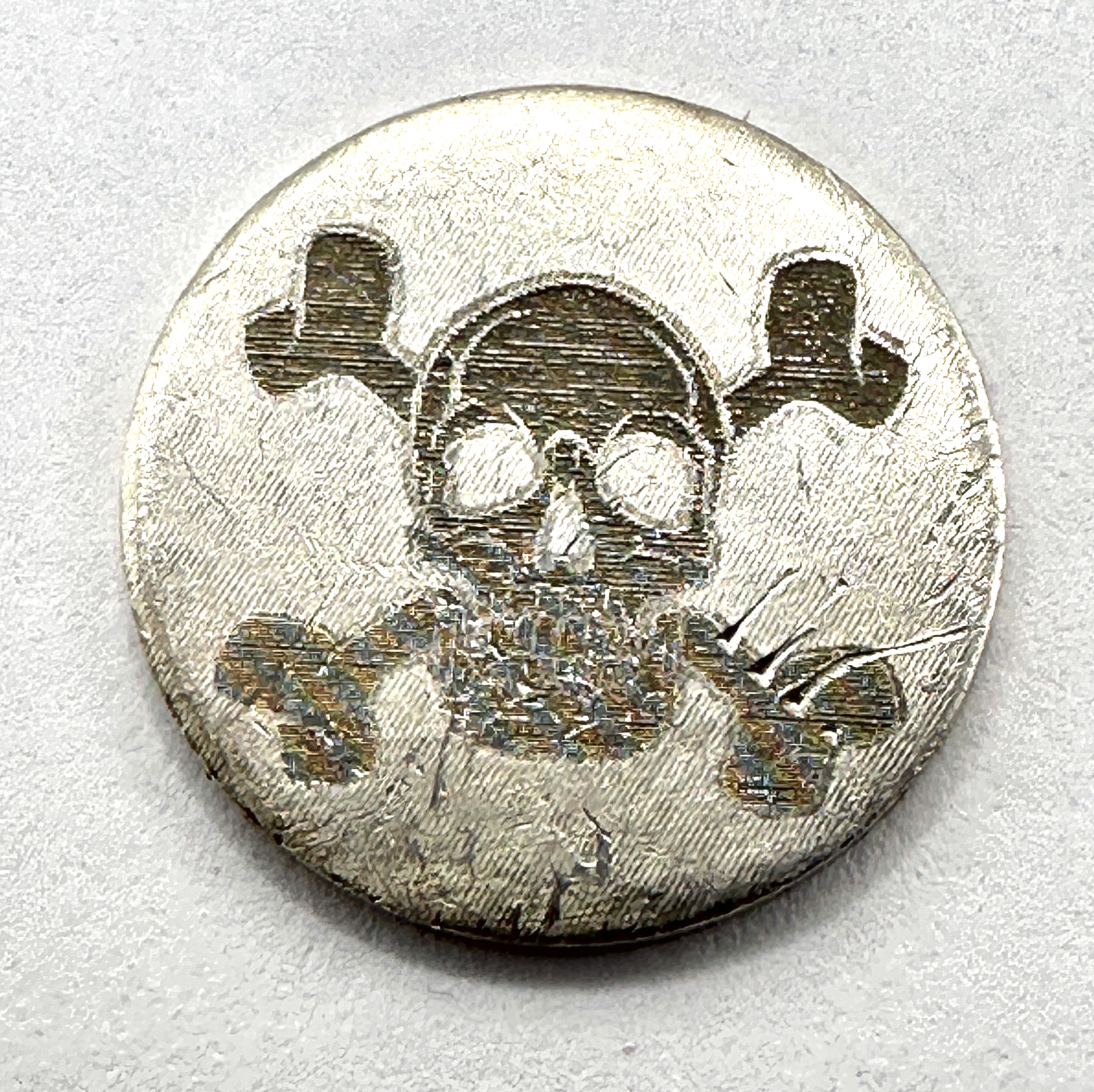 A 1 Gram .999 Fine Silver Skull and Crossbones Round