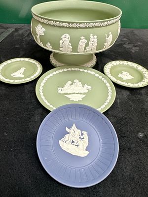 A Collection of Wedgwood Jasperware Ceramics. This collection consists of several pieces of 