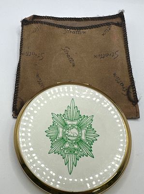 Stratton Worcestershire Regiment Enamel Convertible Compact with Pouch. A vintage Stratton 