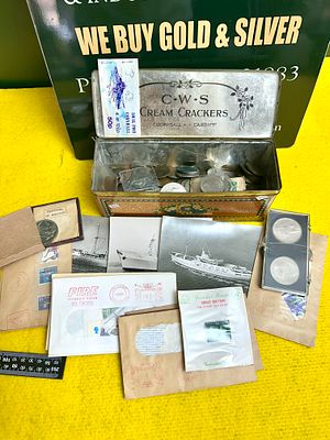 UK Mixed Collection of Commemorative Crowns, Coinage, and Ephemera. A group of items comprising 