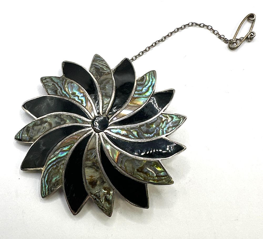 Lot 332: Large Taxco Mexican 925 Silver Abalone and Onyx Inlay Pinwheel Brooch Pendant