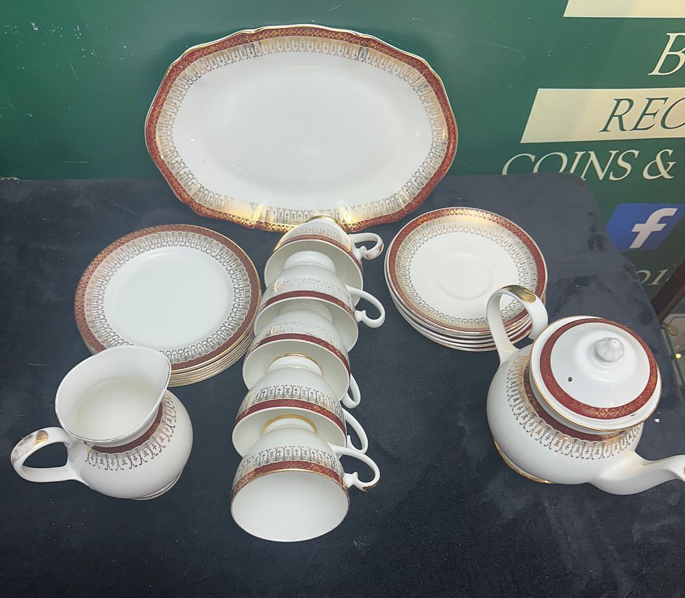 Lot 192: A 21-Piece Royal Grafton Majestic Pattern Tea Service and Coordinating Serving Platter