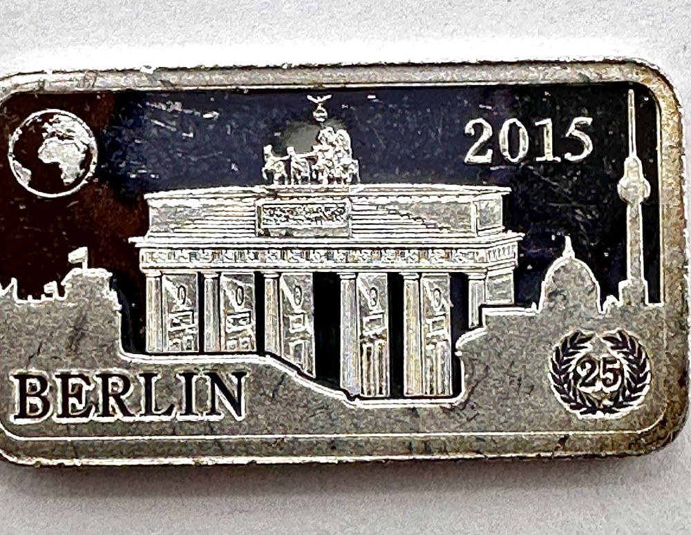 Lot 269: Solomon Islands 2015 Berlin German Reunification Silver Half Dollar Bar