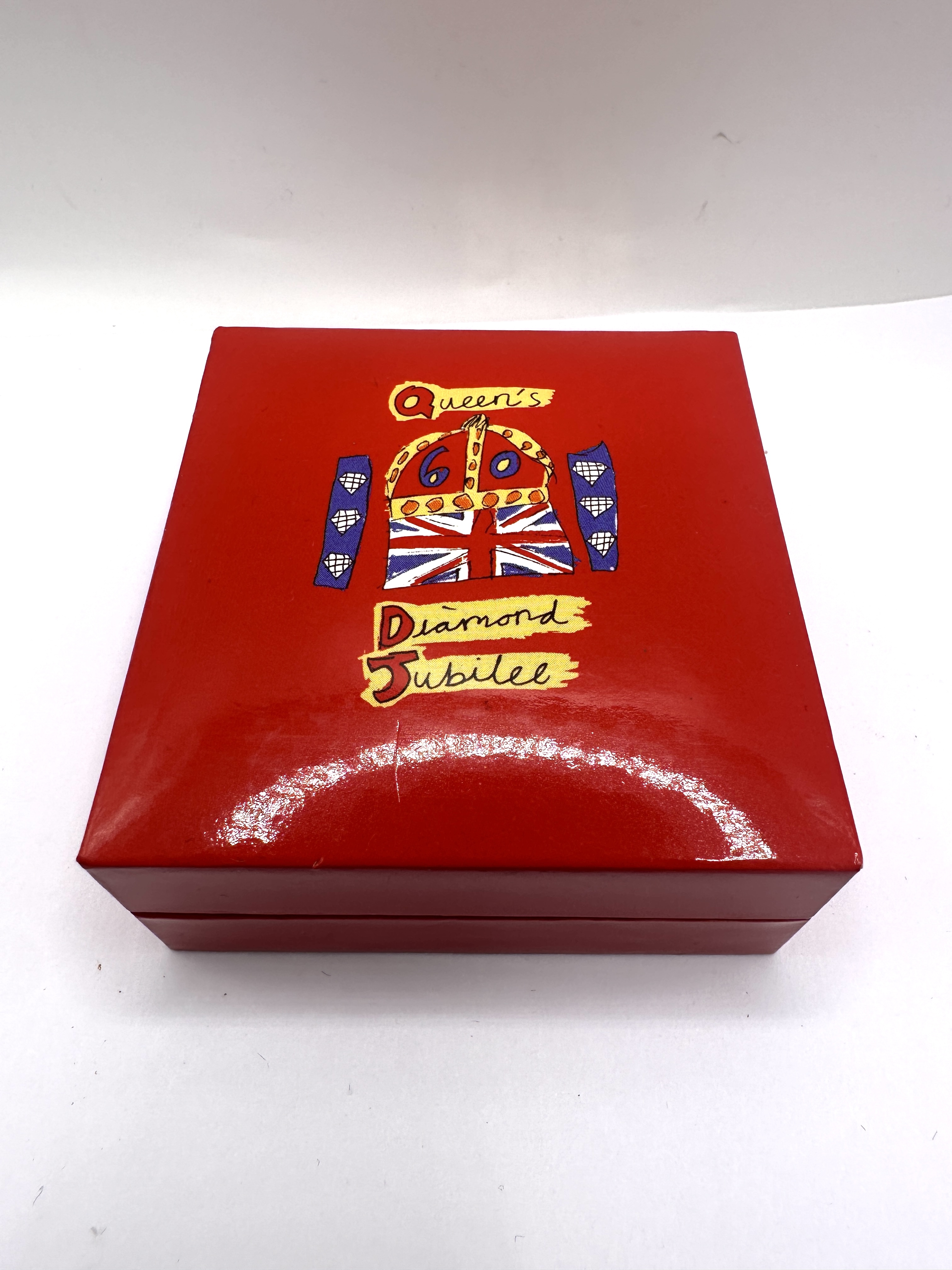 The Royal Mint 2012 Queen Elizabeth II Diamond Jubilee Commemorative Medal in Original Presentation Box