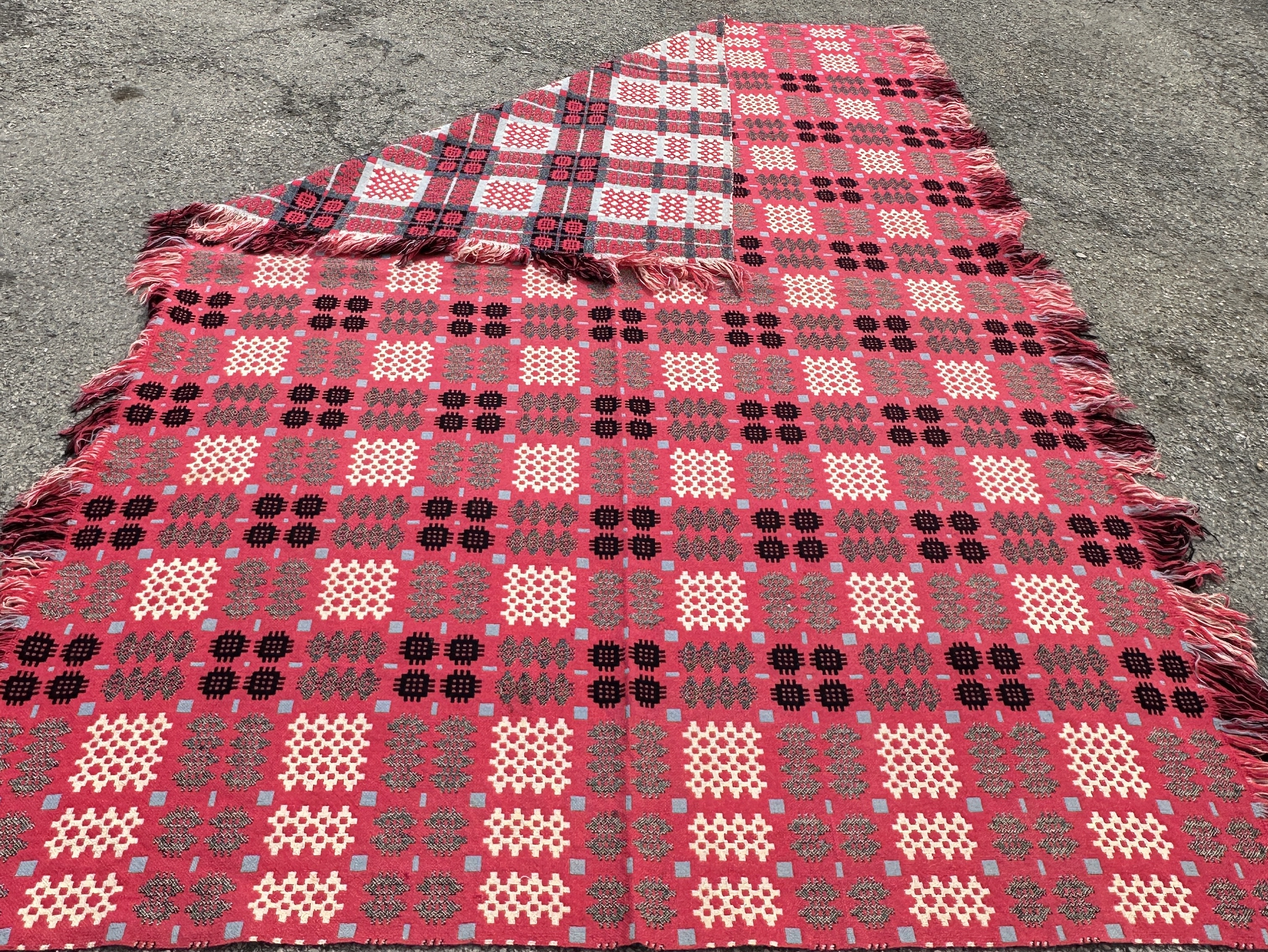 Large Welsh Tapestry Double-Cloth Wool Blanket in Caernarfon Pattern