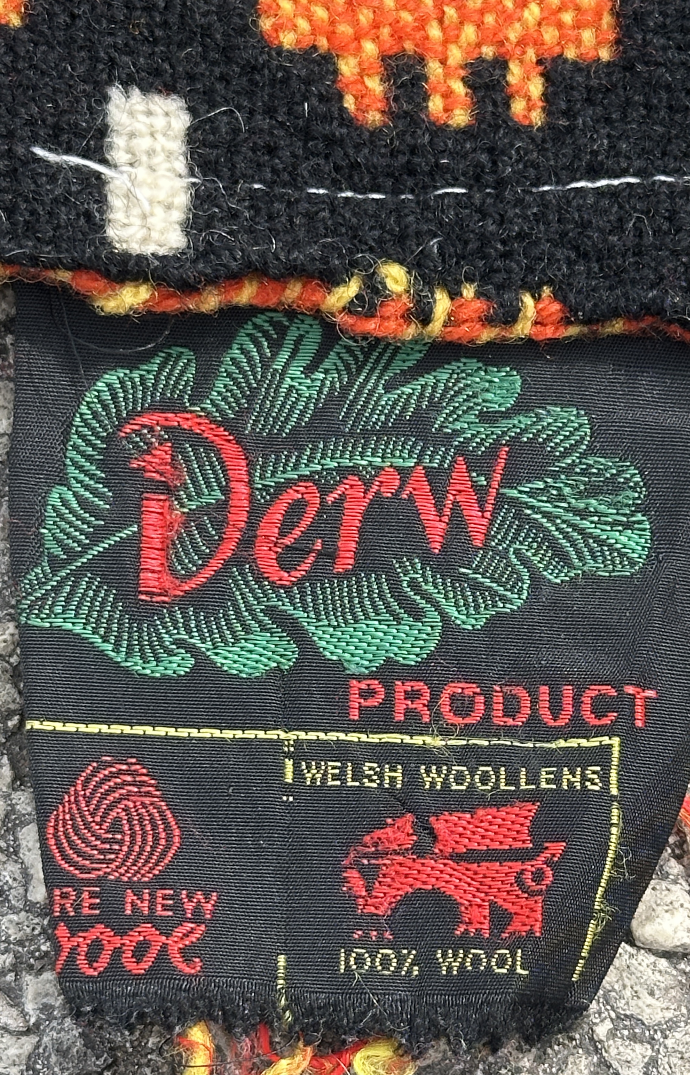 A Vintage Derw Welsh Woollen Tapestry Blanket