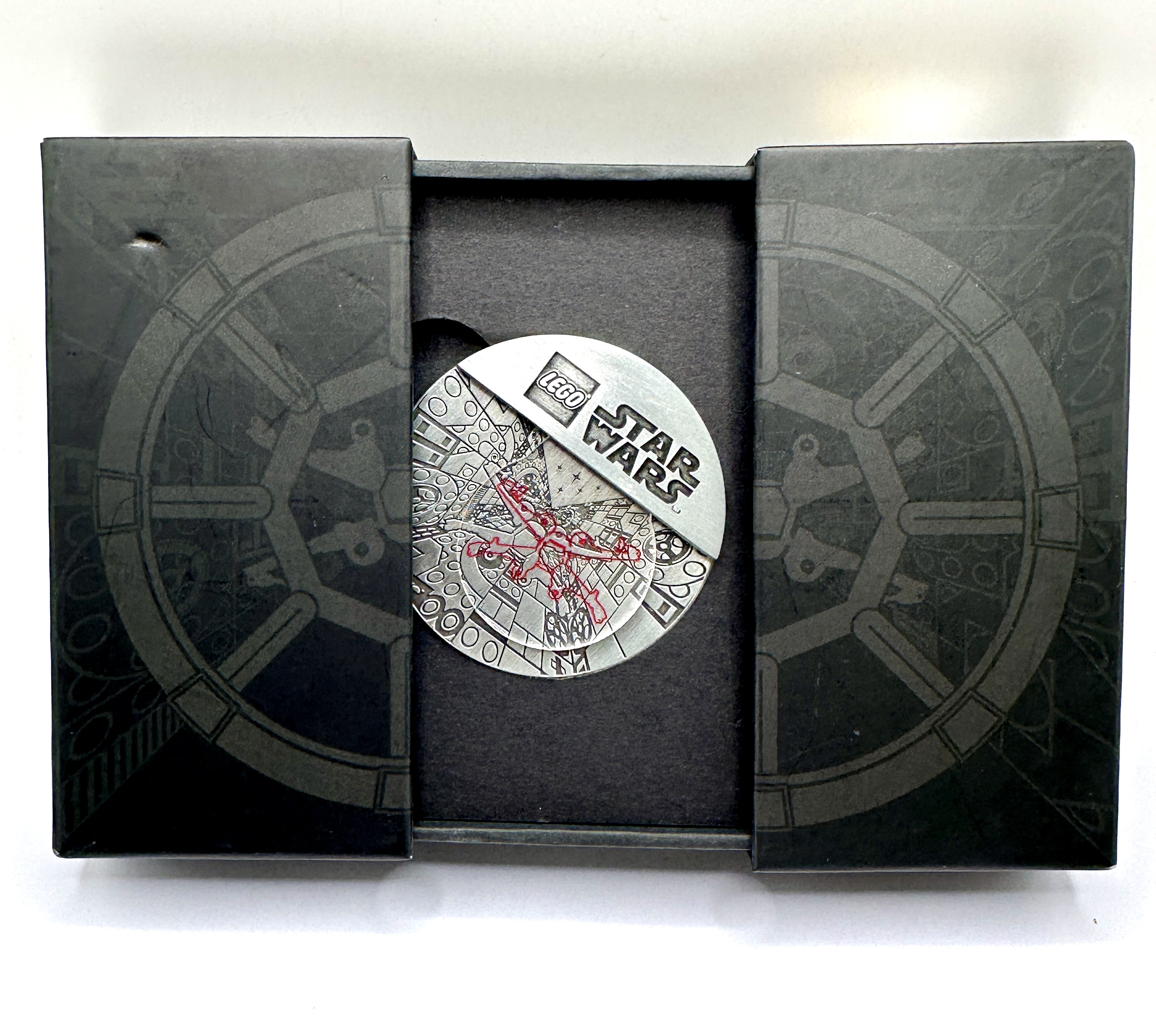 LEGO Star Wars Battle of Yavin Collectable Coin 5008818 with Presentation Box