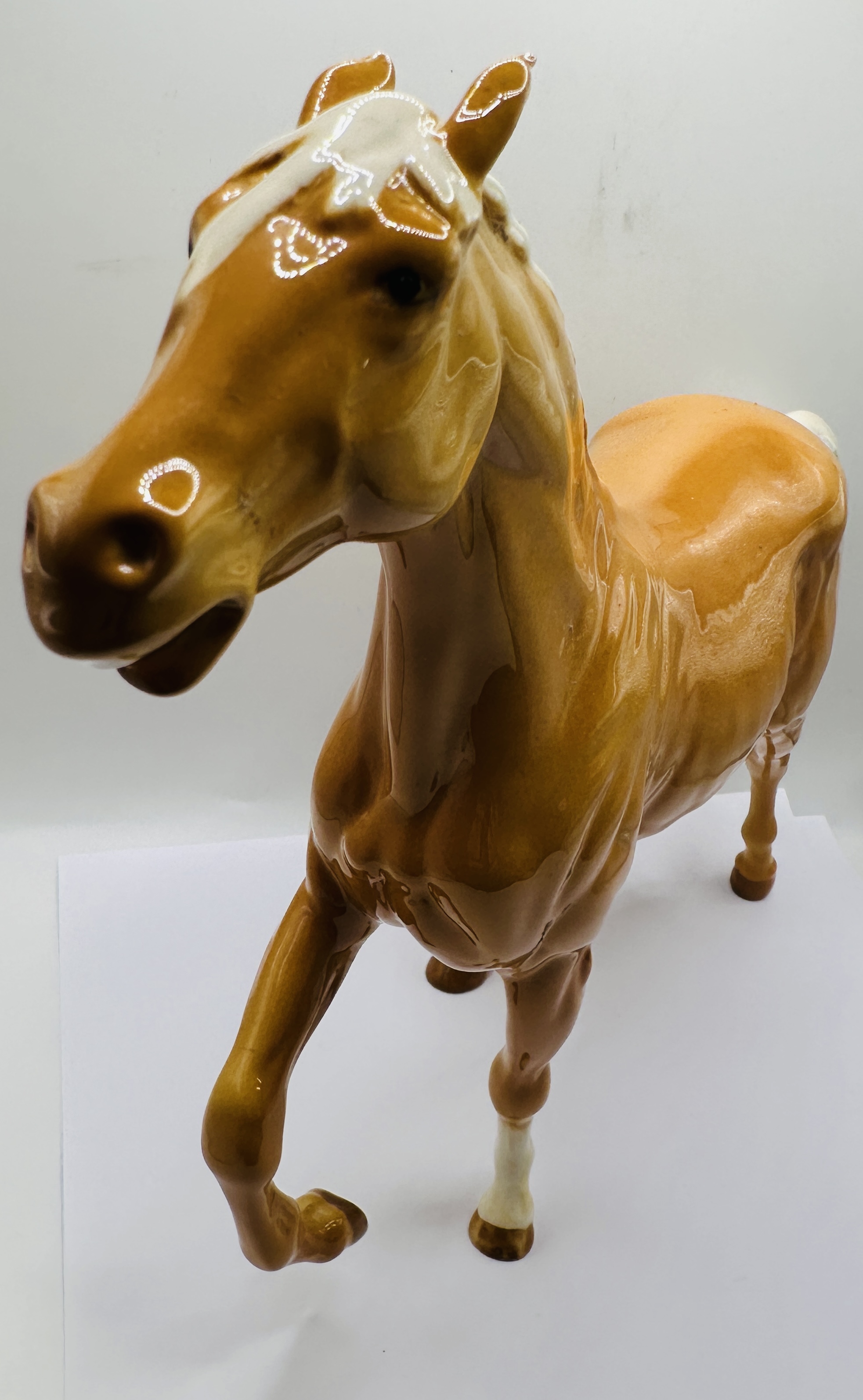 Beswick Gloss Palomino Horse Figurine