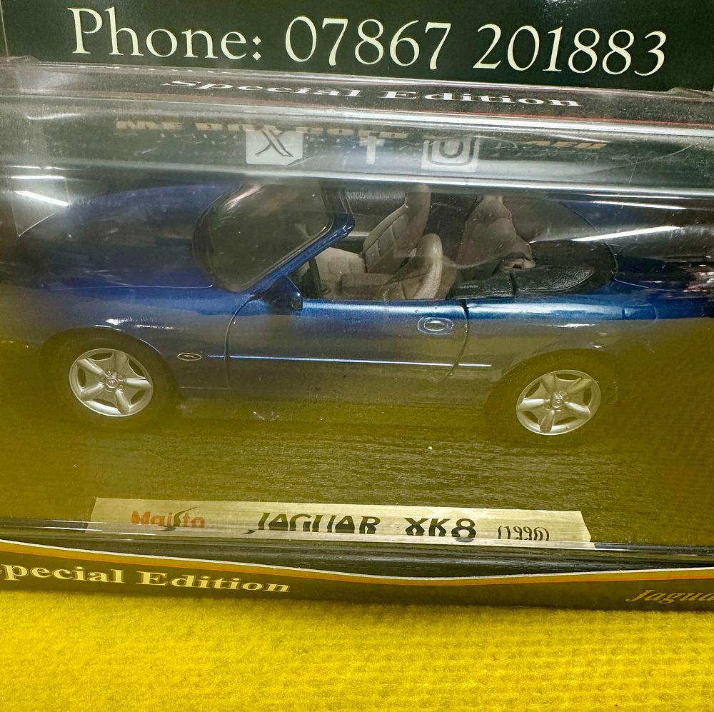 Lot 284: Maisto 1:18 Scale 1996 Jaguar XK8 Special Edition Die-cast Model Car