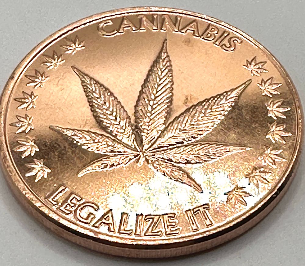 Lot 25: USA Cannabis .999 Copper One Avoirdupois Ounce Bullion Round