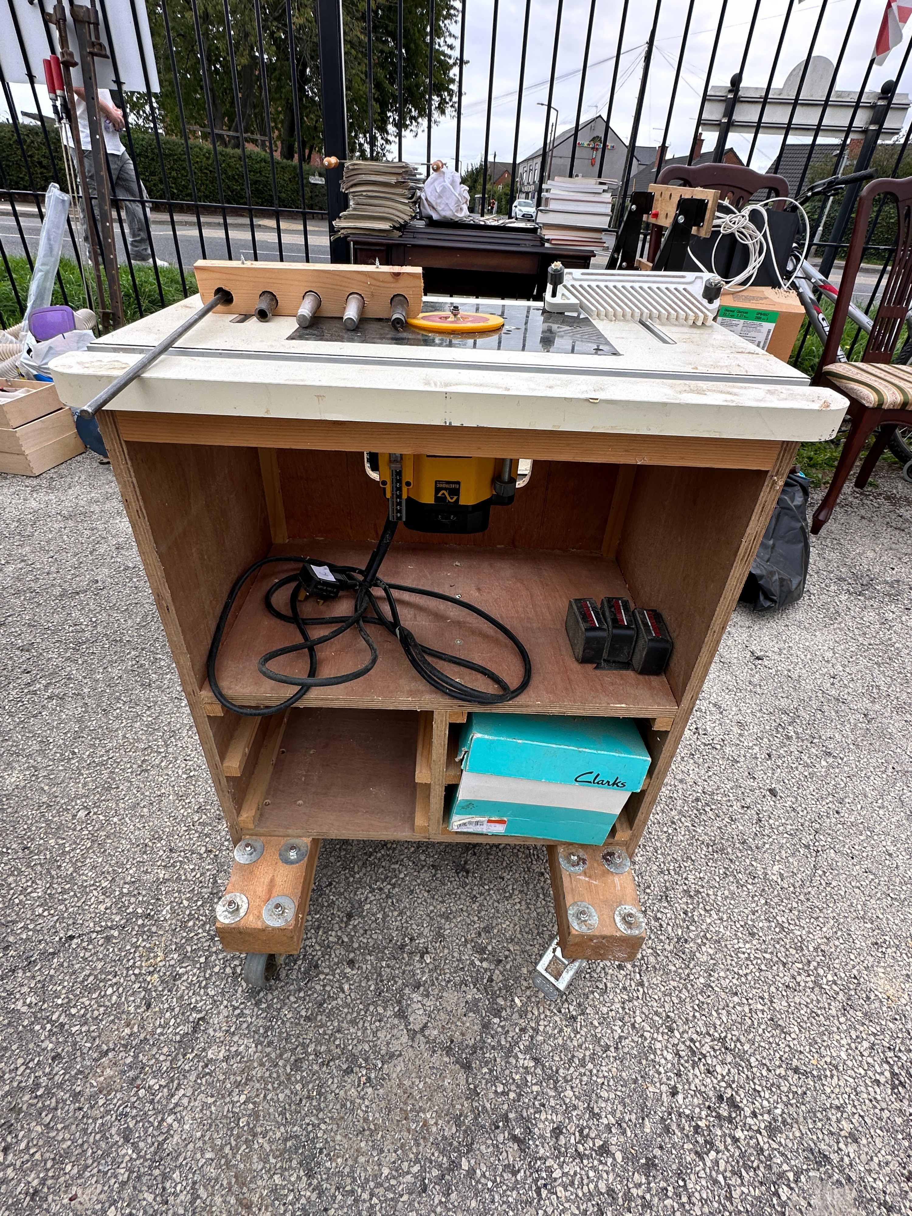 A Workshop Router Table with DeWalt Plunge Router and Assorted Accessories