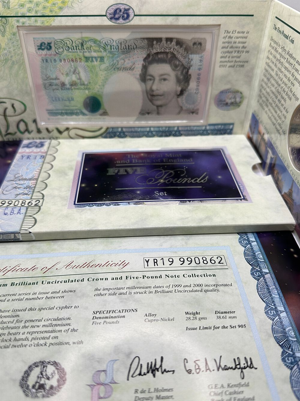 Lot 21: UK 1999 Millennium Cupro-Nickel Five Pound Coin and Banknote Set