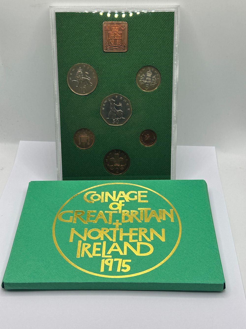 Lot 414: UK 1975 Royal Mint Proof Coin Set