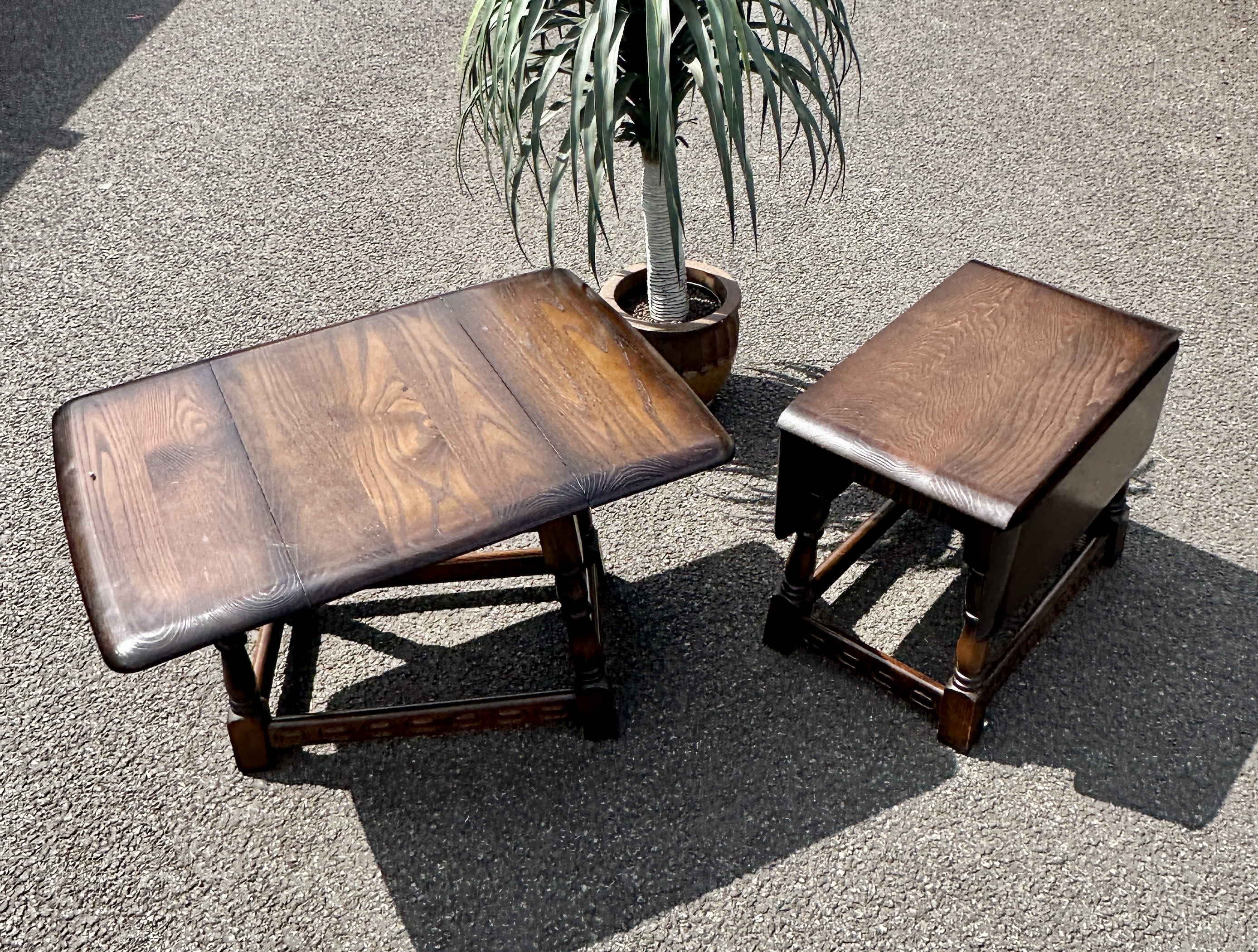 A Pair of Mid-20th Century Oak Drop-Leaf Side Tables