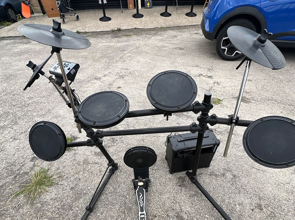 Lot 502: A Session Pro DD505 Electronic Drum Kit and Line 6 Amplifier