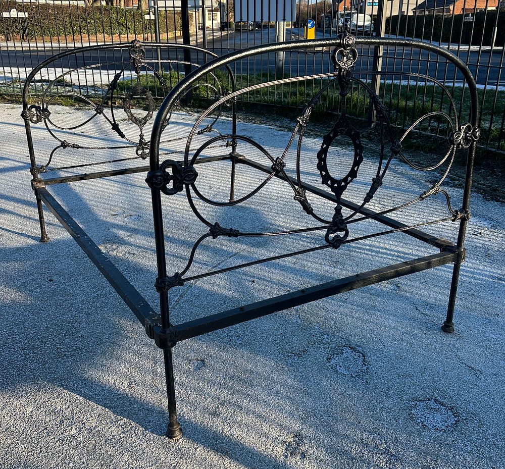 Lot 527: A Metal Victorian Double Bed Frame With Scrolling Decorative Medallions