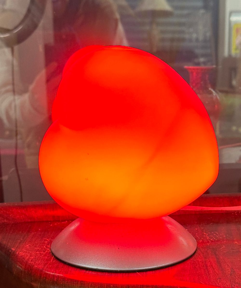 Lot 539: A Novelty Heart-Shaped Table Lamp with Silvered Conical Base