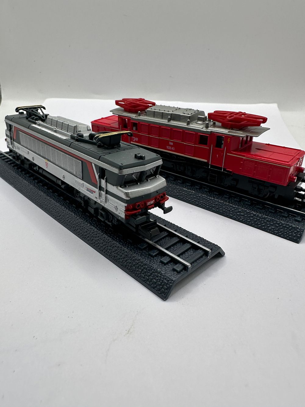 Lot 572: A Pair of CIL N Scale Electric Locomotive Display Models