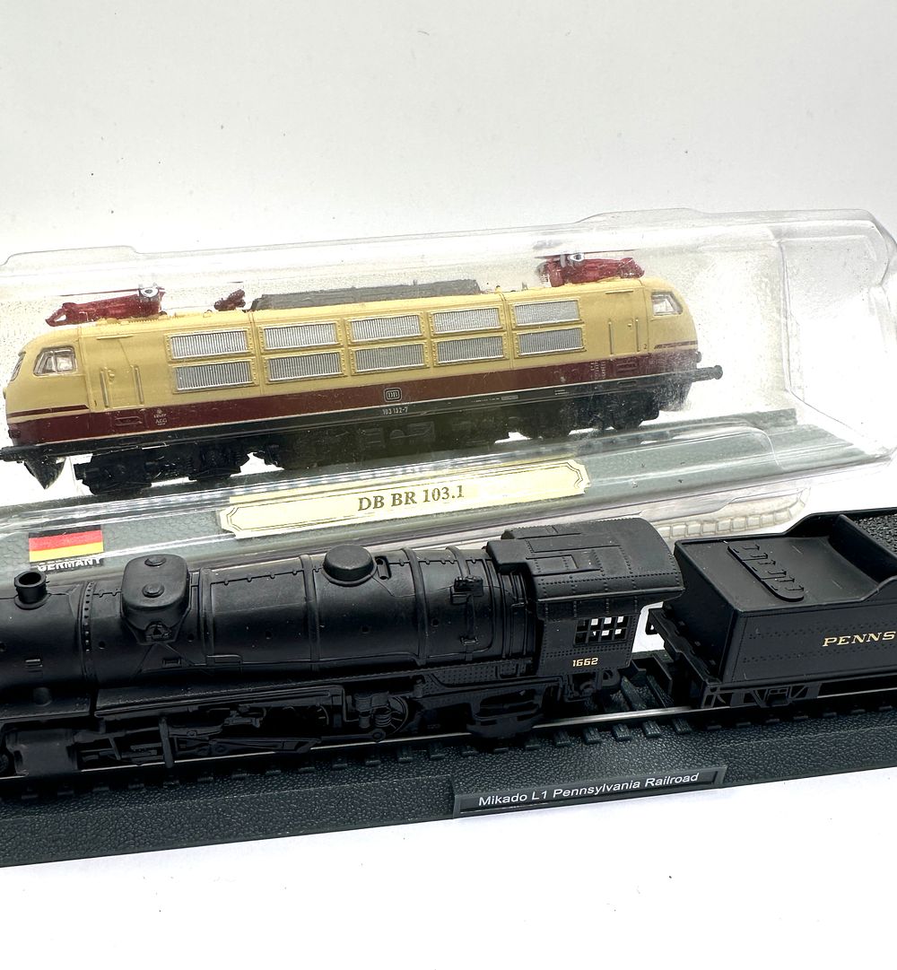 Lot 574: A Pair of N Scale 1:160 Static Model Locomotives