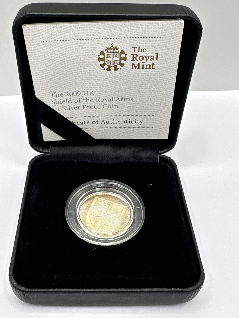 Lot 175: UK 2009 One Pound Silver Proof Coin, Shield of the Royal Arms