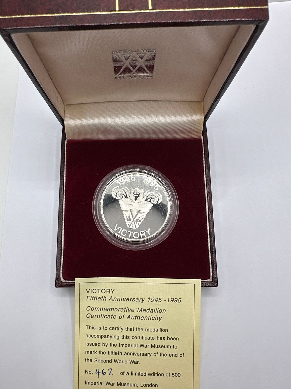 Lot 191: UK 1995 Imperial War Museum Victory Commemorative Medallion
