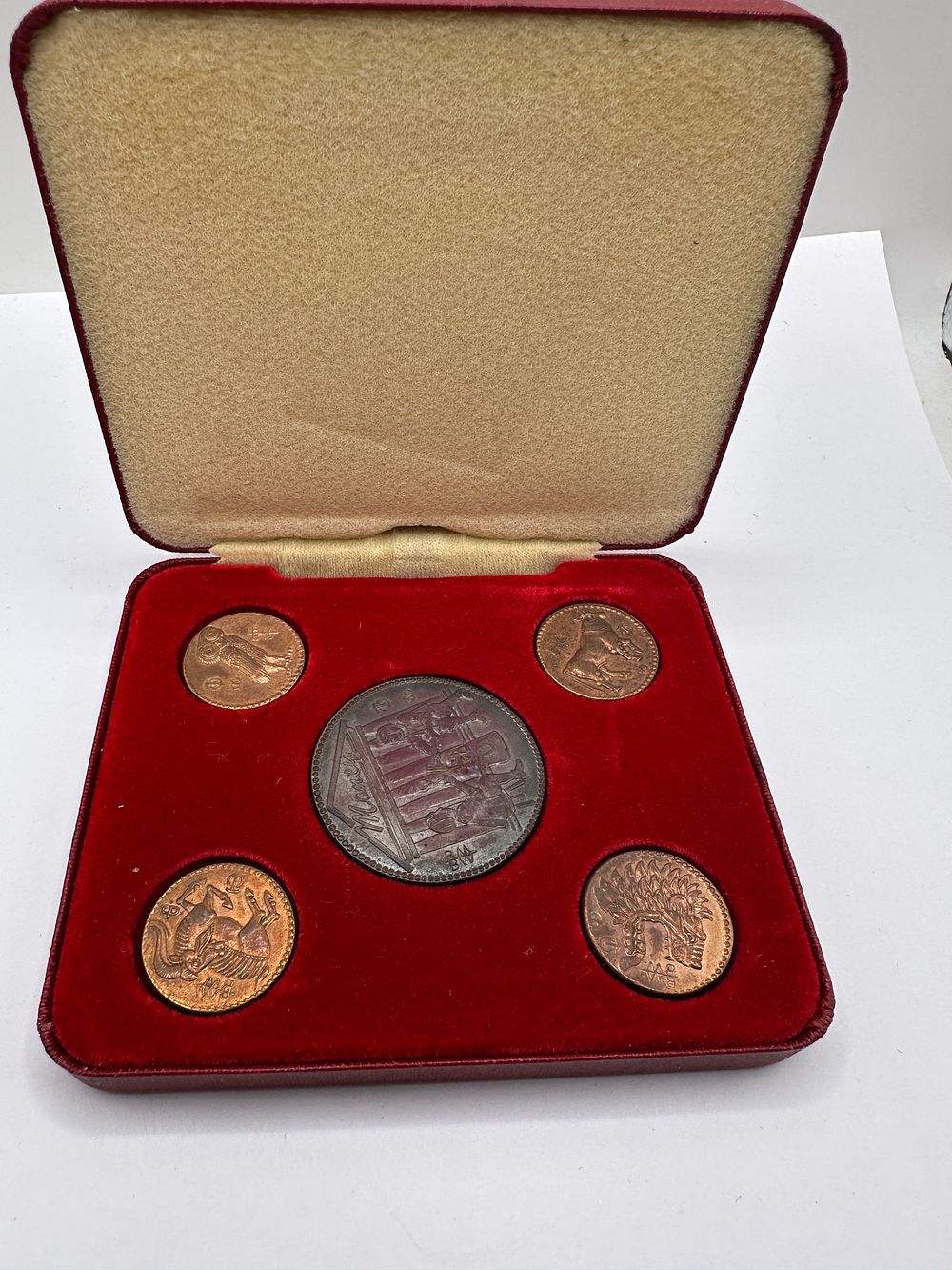 Lot 199: UK 1986 Bigbury Mint At The British Museum Token Set