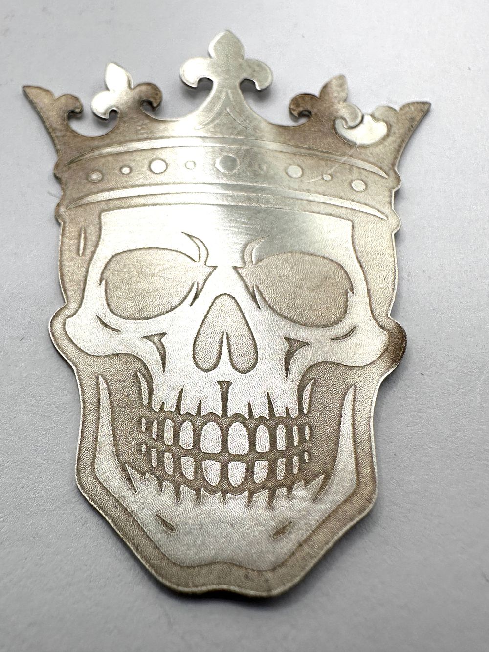 Lot 218: A Contemporary PURE 999 Fine Silver Crowned Skull Plaque