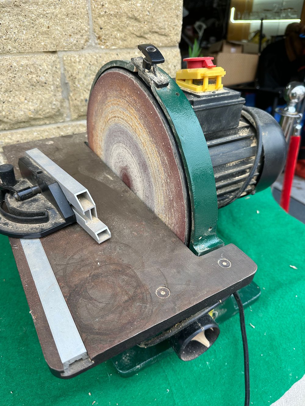 Lot 102: A Record Power DS300 12-inch Heavy-Duty Disc Sander