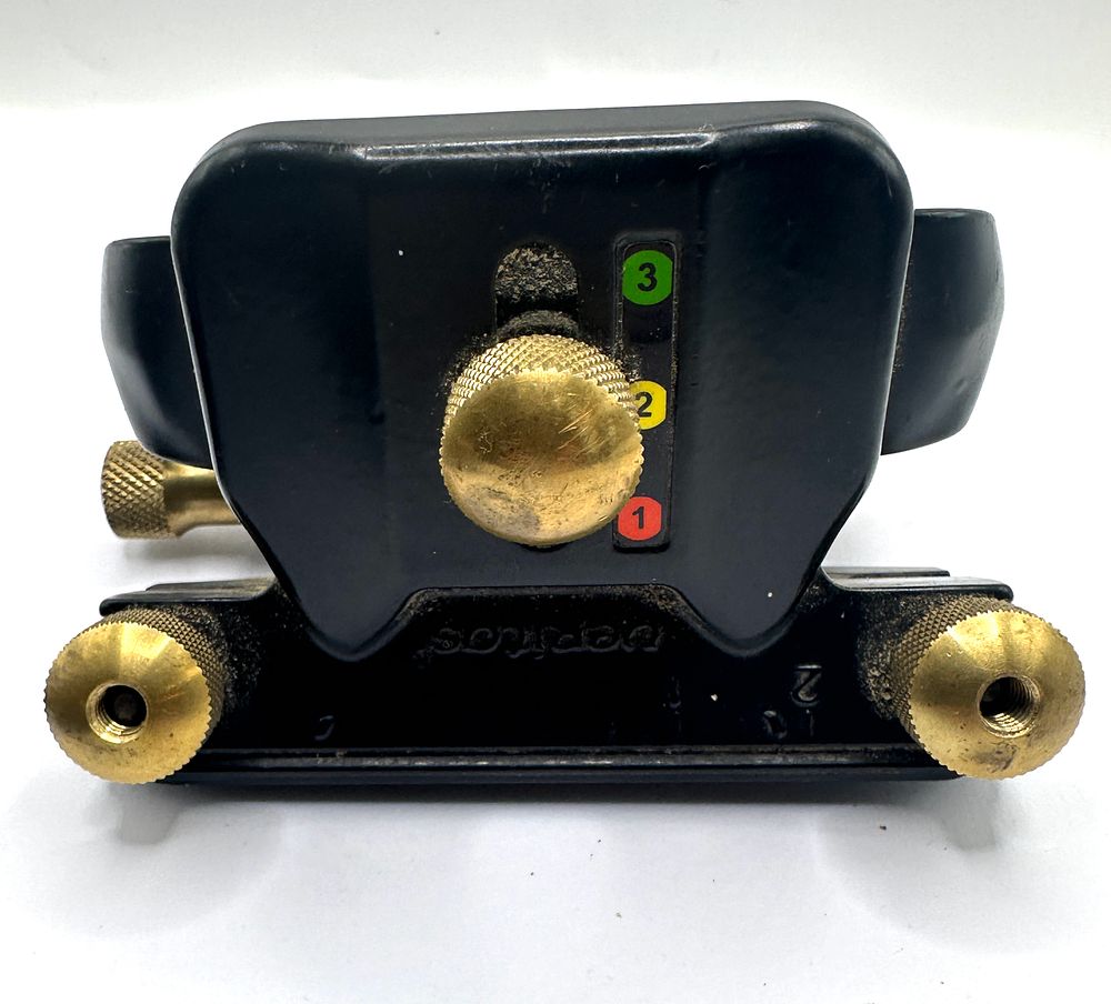 Lot 107: A Veritas Mk.II Honing Guide