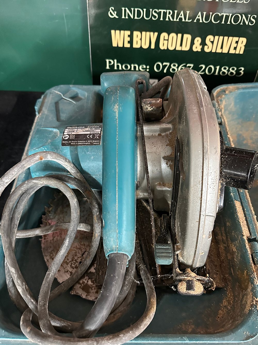 Lot 110: A 2014 Makita 5704R Corded Circular Saw with Carrying Case
