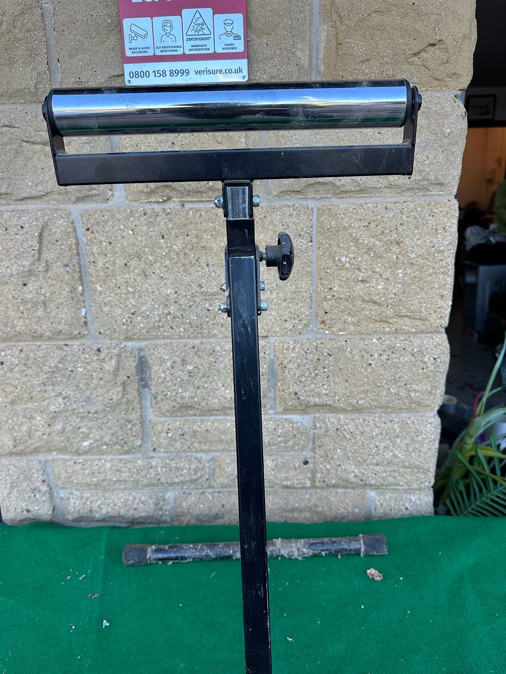 Lot 114: An Adjustable Metal Roller Stand with Tripod Base
