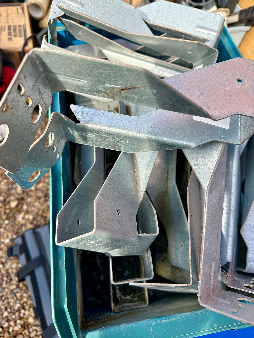 Lot 135: A Collection of Simpson Strong-Tie JHM200/47 Galvanised Metal Joist Hangers