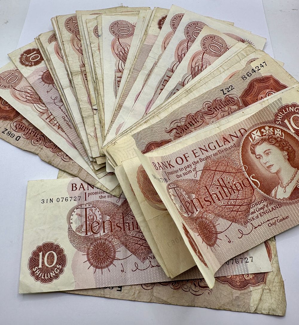 Lot 248: UK Bank of England Ten Shilling Banknotes (Approx 50)
