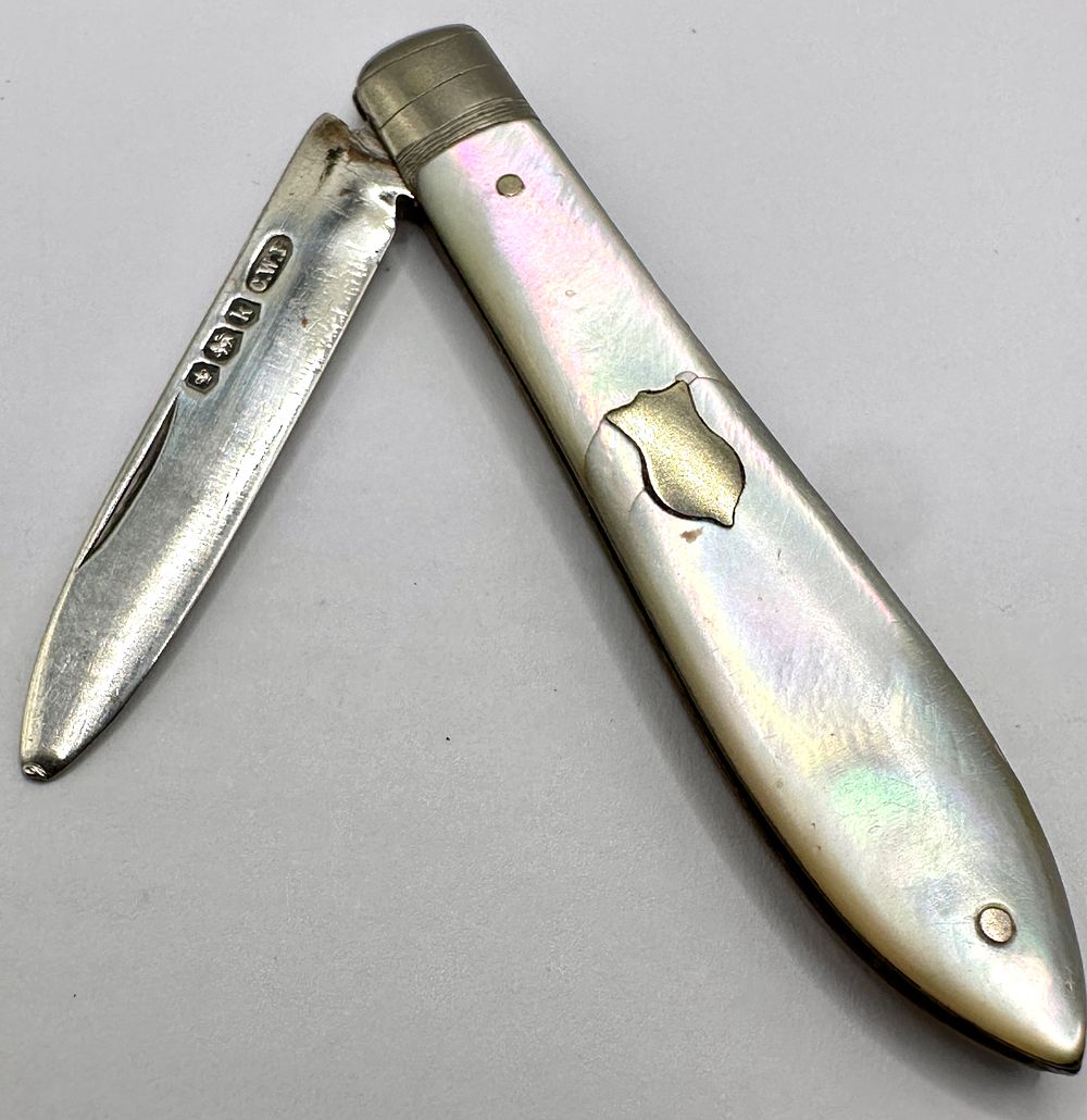 Lot 202: A 1902 Sheffield Sterling Silver and Mother-of-Pearl Folding Fruit Knife