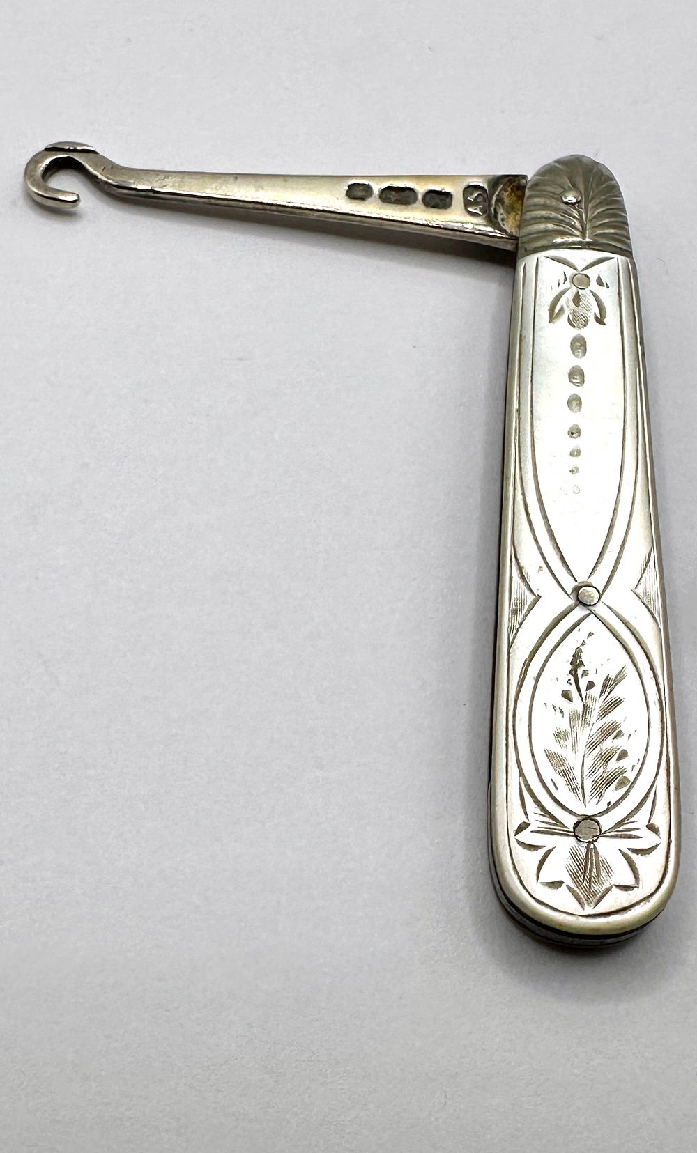 Lot 203: An 1893 Birmingham Sterling Silver Folding Button Hook