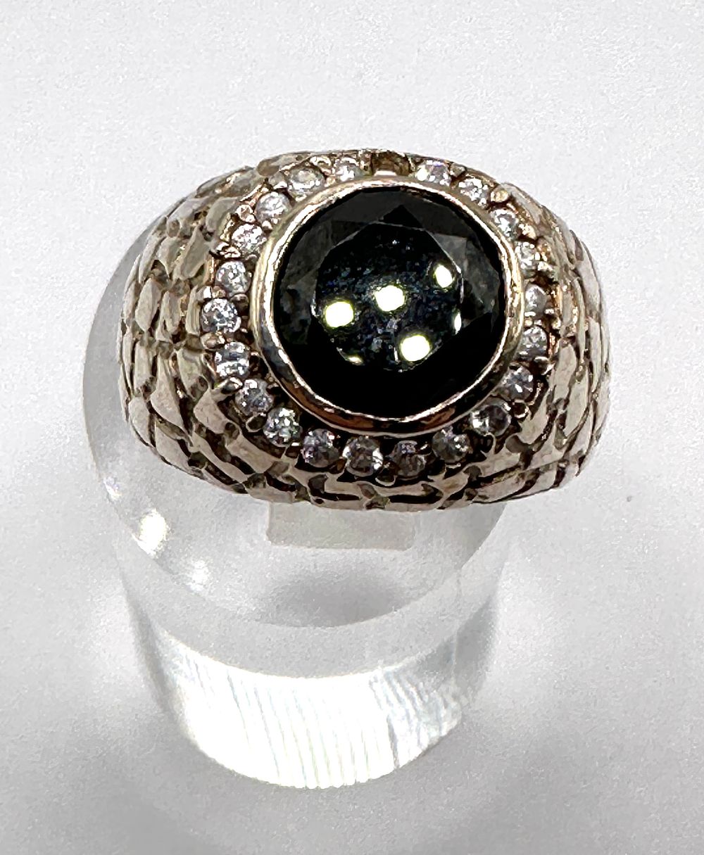 Lot 206: A 925 Silver Statement Ring with Black Faceted Stone