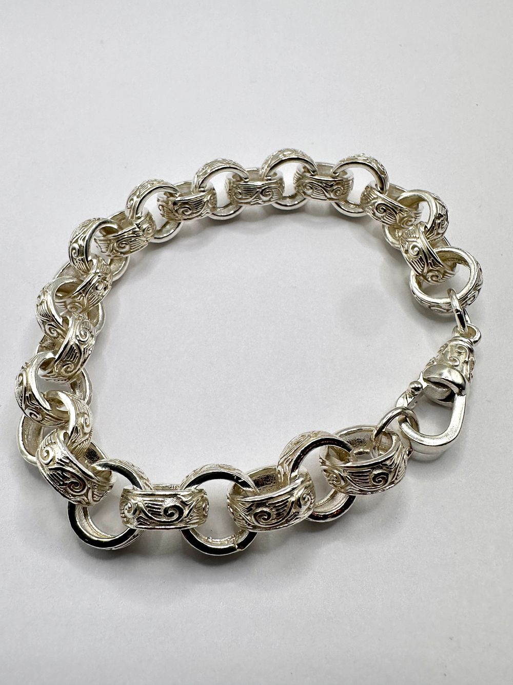 Lot 210: A 925 Sterling Silver Large Patterned Belcher Link Bracelet
