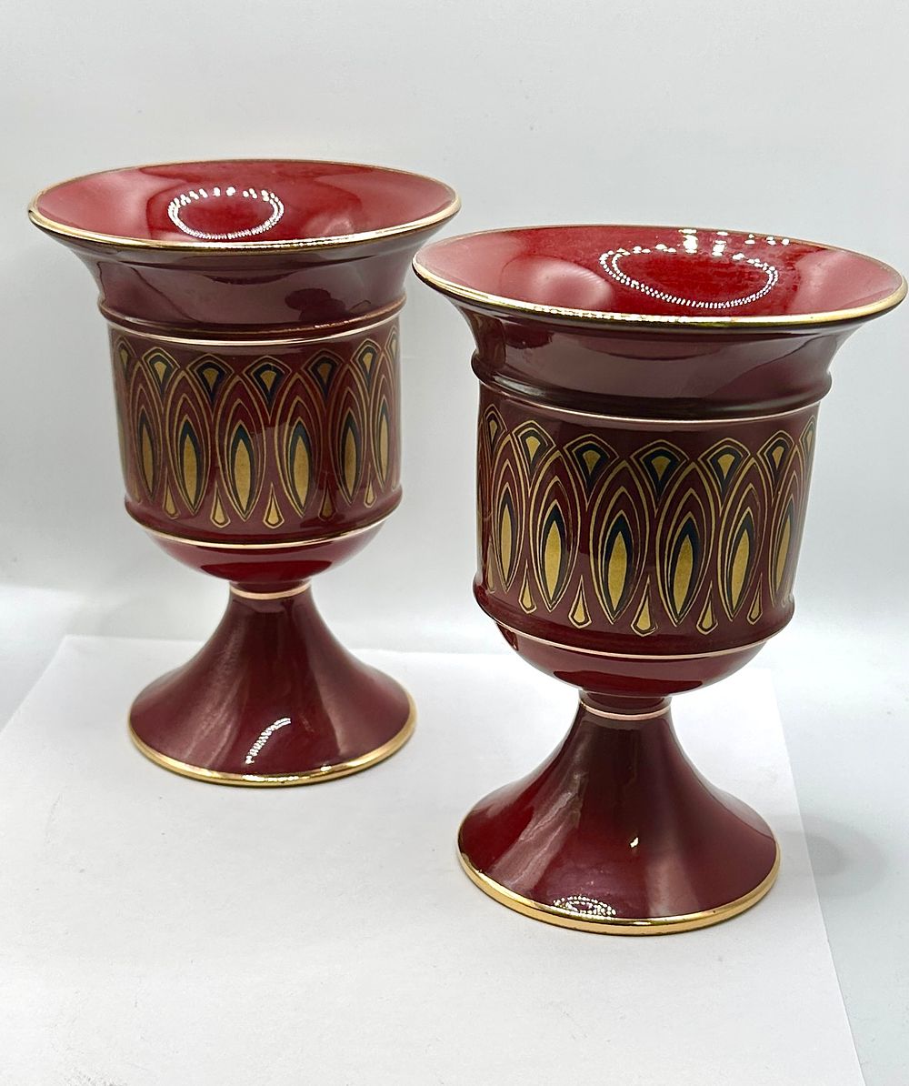 Lot 293: A Pair of Il Verrocchio Florence Italian Ceramic Stemmed Chalices