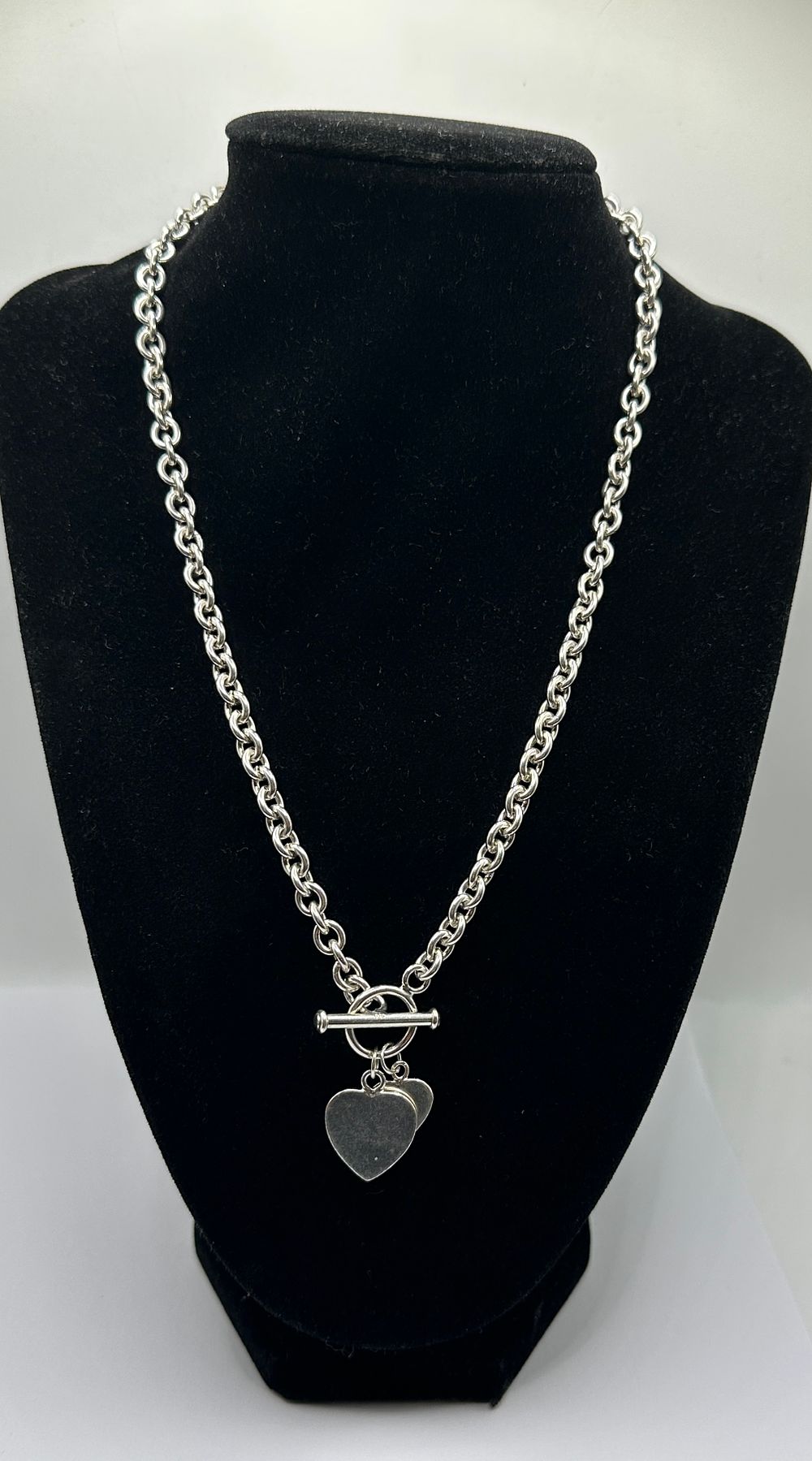 Lot 232: A .925 Sterling Silver Toggle Heart Charm Necklace