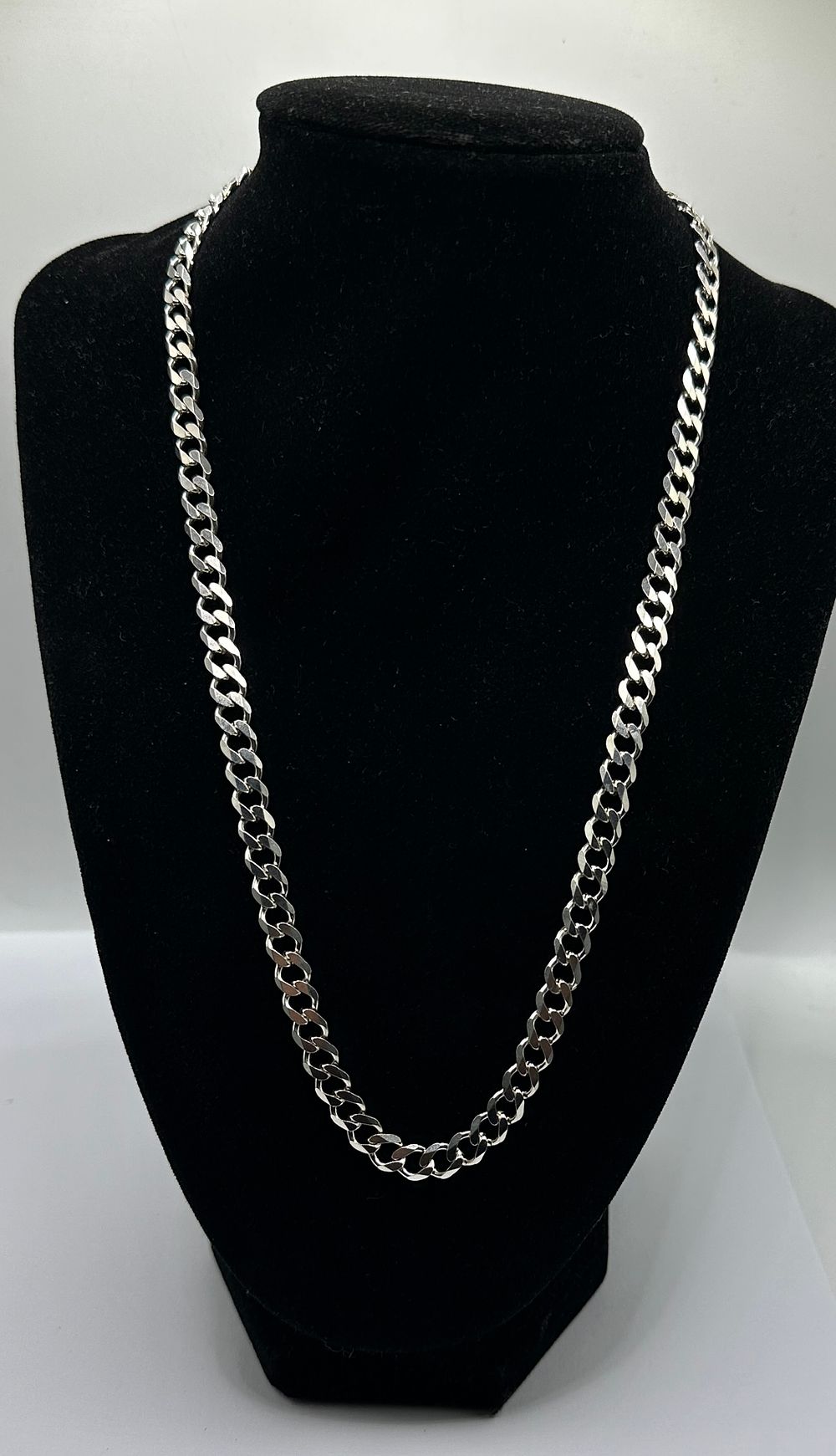 Lot 236: A Sterling Silver Diamond-Cut Curb Link Chain Necklace