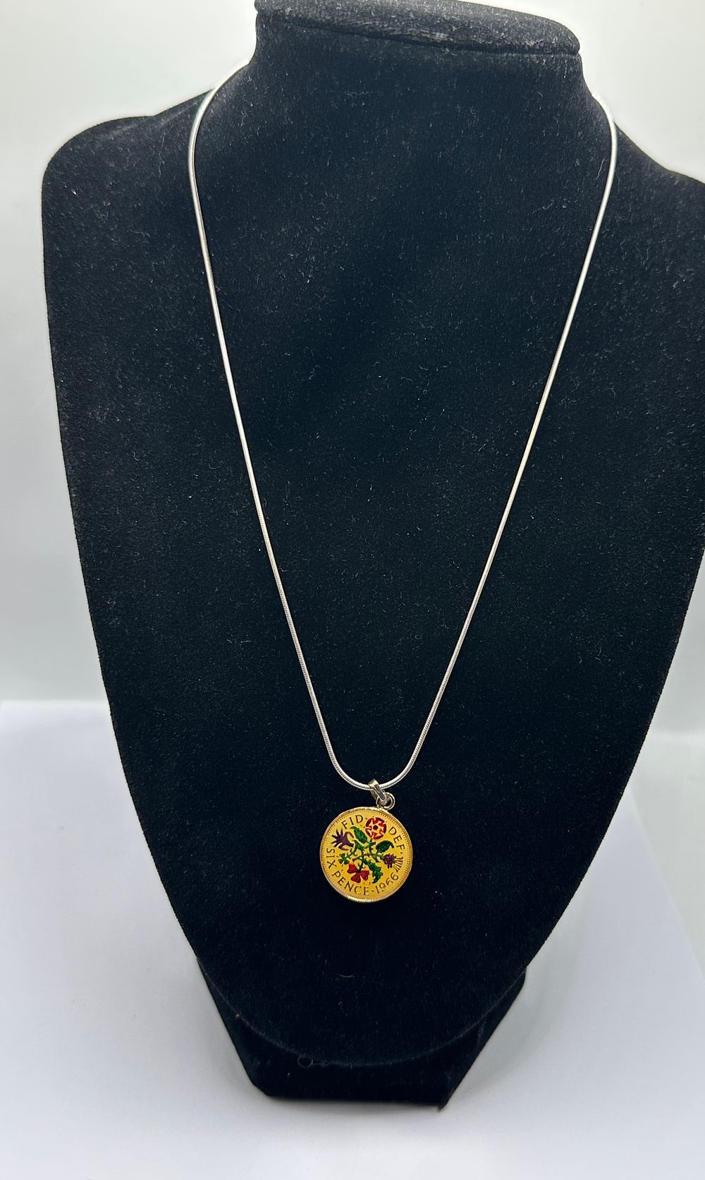 Lot 250: A 1966 Elizabeth II Silver Sixpence Coin Pendant on Snake Chain