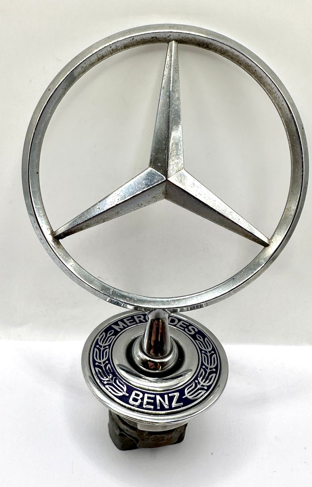 Lot 253: A Mercedes-Benz Silver Radiator Hood Mascot