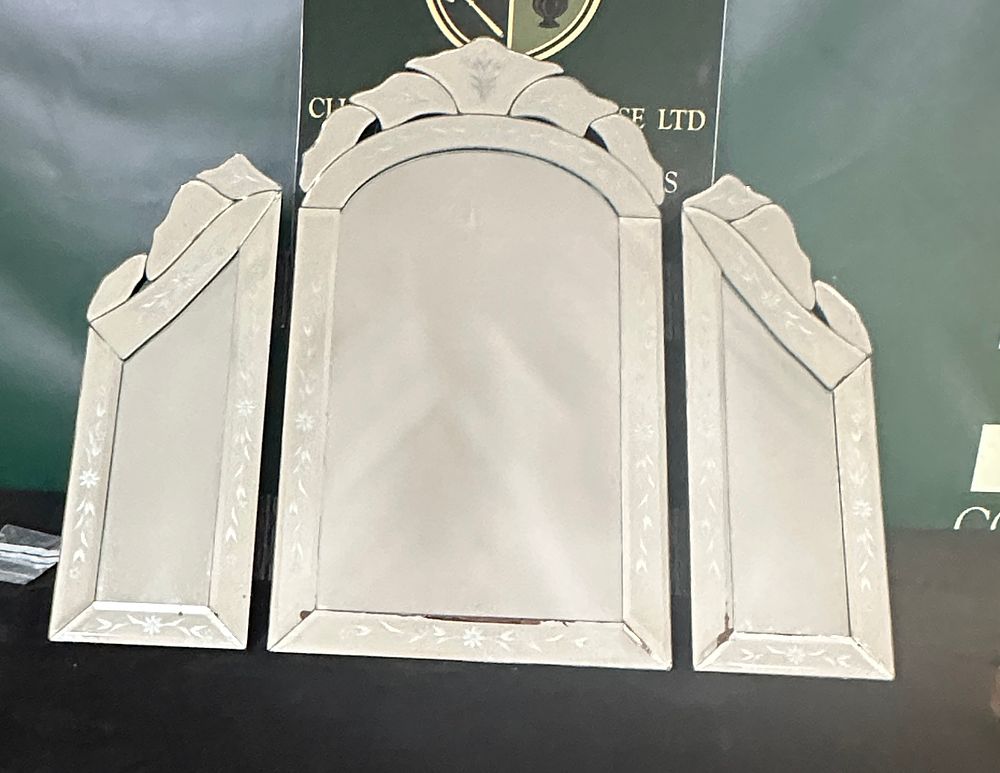 Lot 256: An Art Deco Three-Fold Dressing Table Mirror