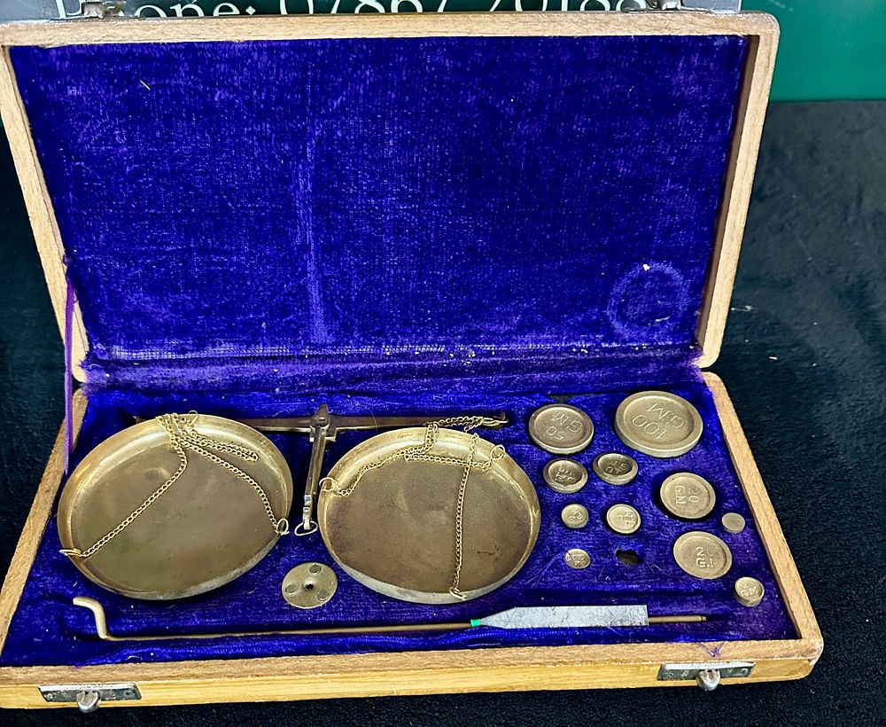 Lot 328: A Portable Beam Balance Scale Set with Gram Weights